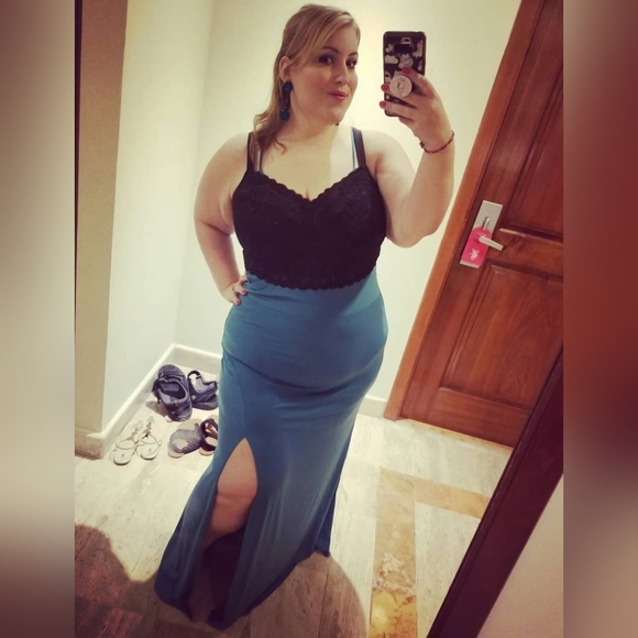 🩷5/$25🩷 FASHION NOVA High Street Jade Maxi Dress, Plus Size 3X - Picture 7 of 9